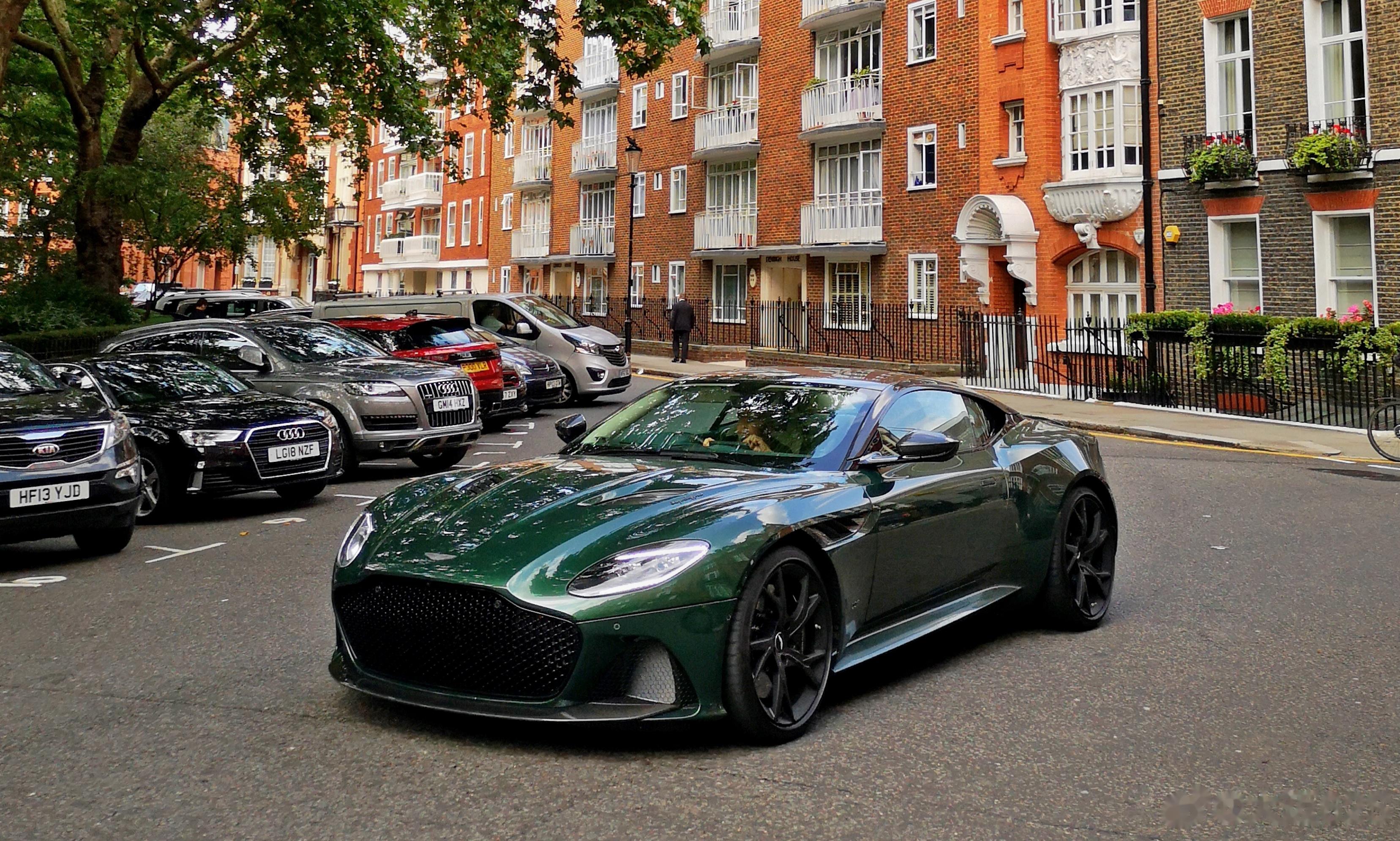 阿斯顿马丁横扫梅赛德斯，佩雷兹惊艳四座