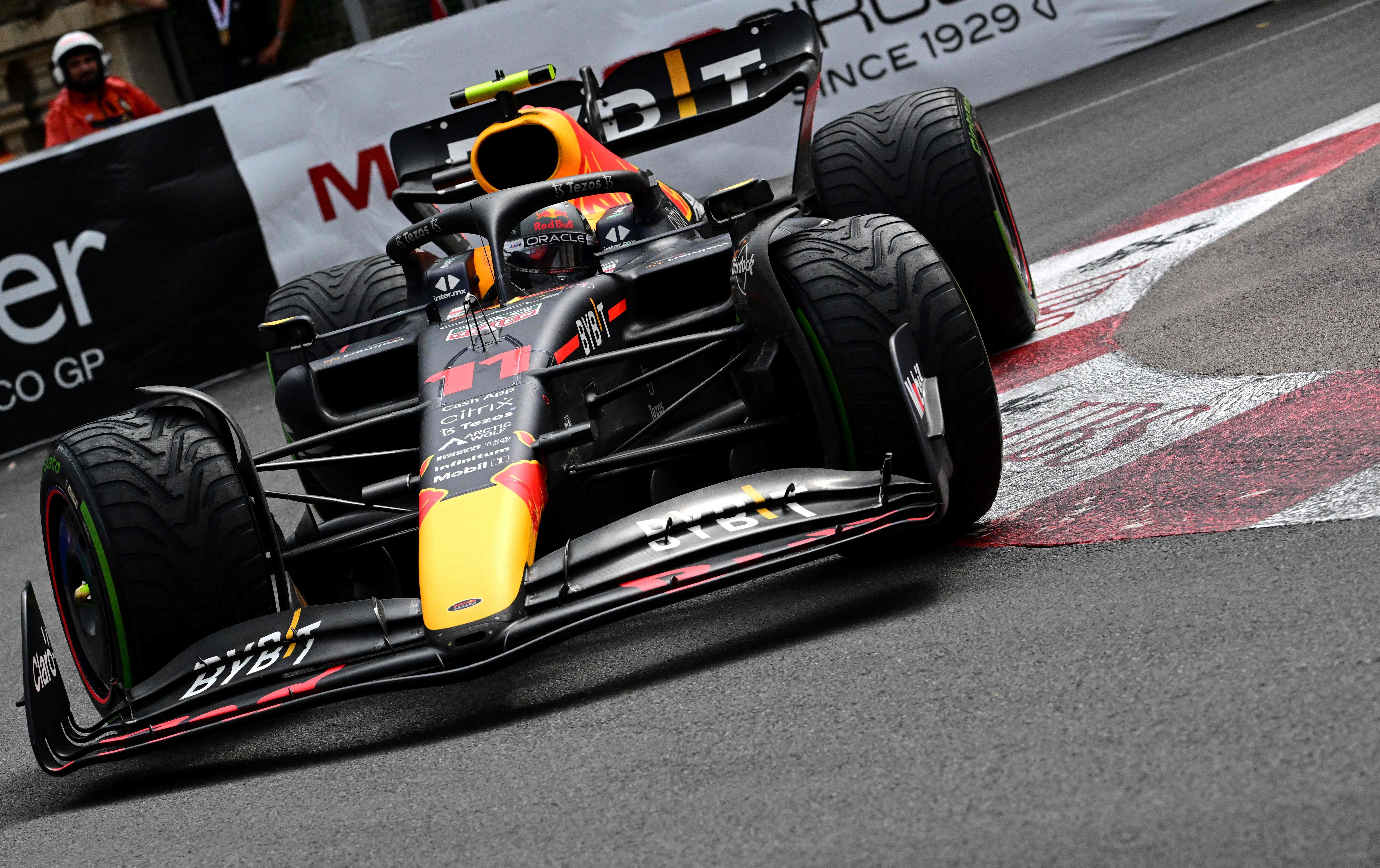 梅赛德斯绝杀法拉利，佩雷兹状态火热