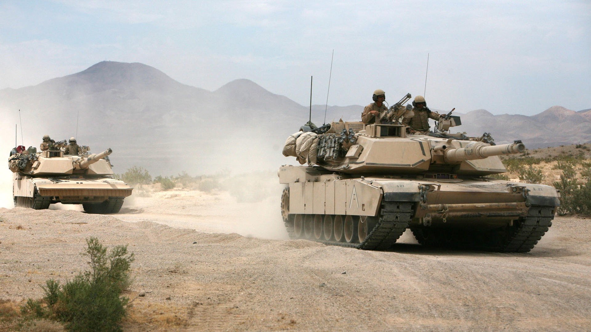 舞台中央与战术暗面，足球的两张面孔