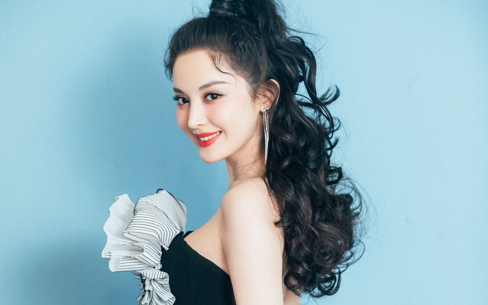 沙漠风暴席卷伯纳乌,迪亚斯导演绝杀,伊拉克用最犀利的反击撕碎西班牙神话